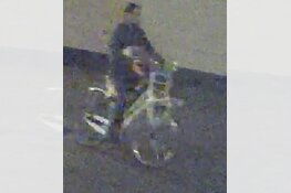 Man bekladt woningen met graffiti, getuigen gezocht