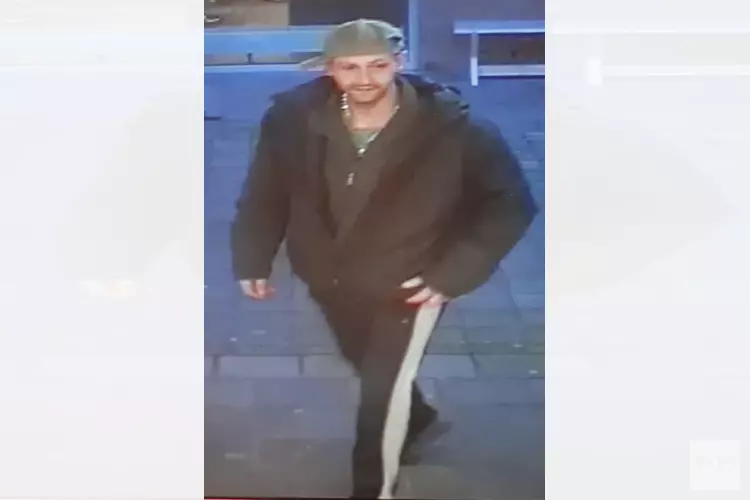 Gezocht: Man betaalt met pinpas van een ander, wie kent hem?