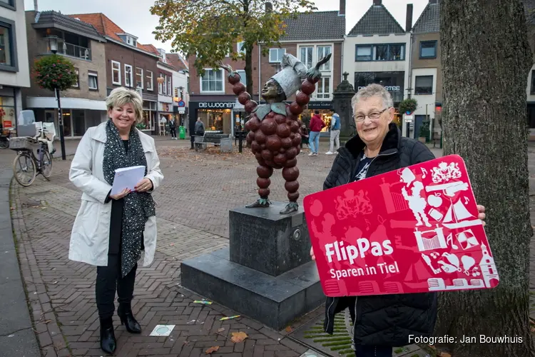 Wethouder Carla Kreuk reikt eerste mantelzorgcompliment 2020 uit
