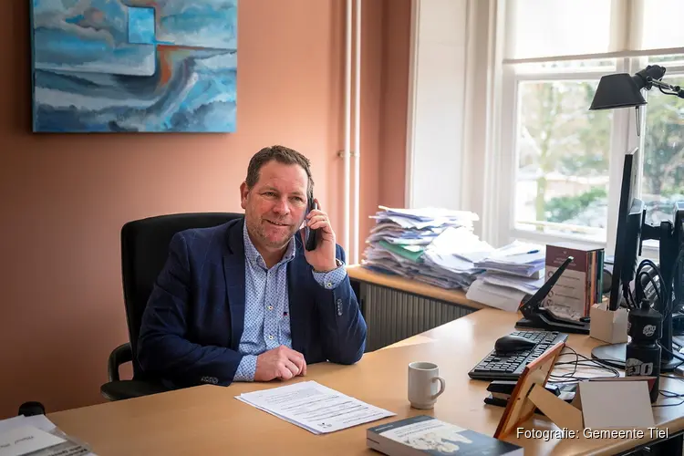 Wethouder Melissen belt met basisscholen