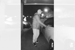 Gezocht: Radio/navigatie gestolen uit geparkeerde auto