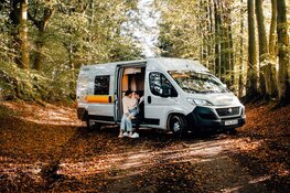 Indie Campers werkt samen met Forstfreunde: CO2 compensatie voor je roadtrip door het planten van bomen
