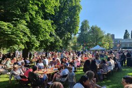 De Wijnclub, Borrelplanken en Speciaalbieren: Foodtruckfestival HOPPAAA! strijkt neer in Volendam!
