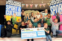 Cheque voor het Jeugdfonds Sport & Cultuur