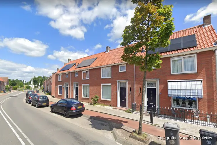 Avri maakt parkeervakken schoon en onkruidvrij