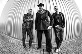 Ivangh and the Nigthcats live in Stadscafe Hexagon Tiel