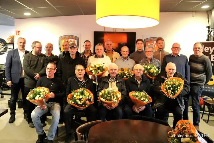 Jubilarissen in het zonnetje