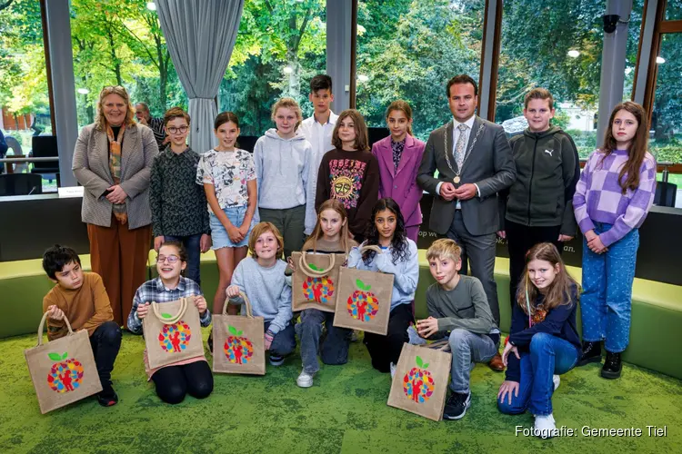 Nieuwe kinderraad Tiel geïnstalleerd