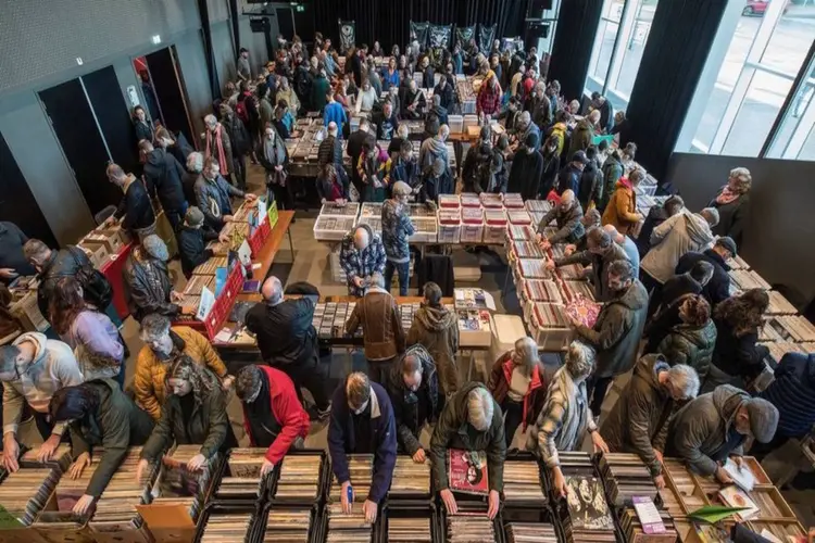 De Tielse Platenbeurs op 29 december in Podium Zinder