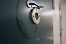 Celstraf en contactverbod voor huurbaas die huurder stiekem filmde