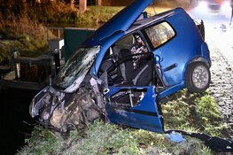 Brommobiel botst op tractor en eindigt bijna in sloot