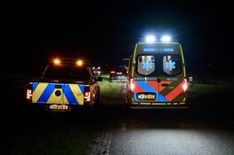 Brommobiel botst op tractor en eindigt bijna in sloot