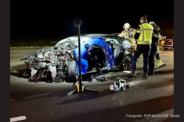Automobilist botst achterop pijlwagen op A2