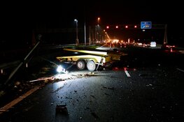 Automobilist botst achterop pijlwagen op A2