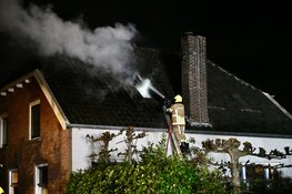 Woningbrand aan Kerkstraat in Beesd: brandweer schaalt op naar middelbrand