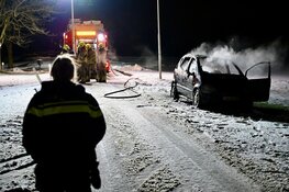 Uitgebrande auto mogelijk betrokken bij woninginbraak