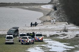 Overleden persoon aangetroffen aan de Waalbandijk in Waardenburg