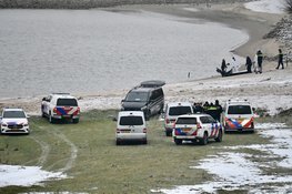 Overleden persoon aangetroffen aan de Waalbandijk in Waardenburg