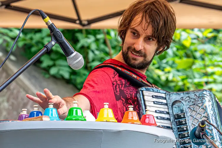 Creatief folkconcert van Luuk Lenders in Tiel