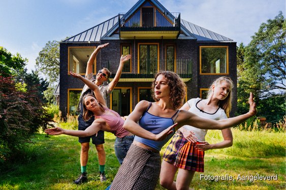 Sims Avatars in theatrale dansvoorstelling