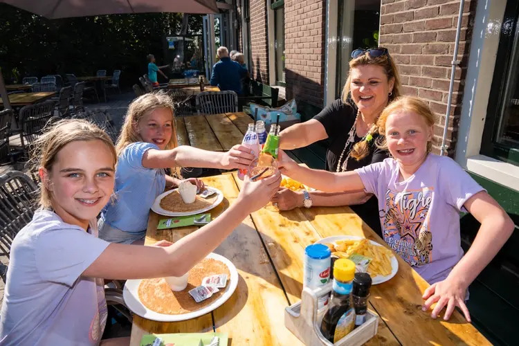 Land van Fluwel swingt het nieuwe seizoen in met vernieuwd voorterras en Land van Muziek