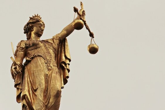 Celstraf voor ontucht met minderjarige werknemers