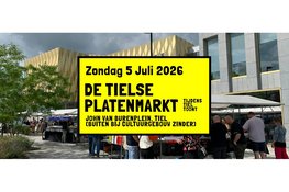 De Tielse platenmarkt tijdens Tiel Toont op zondag 5 juli